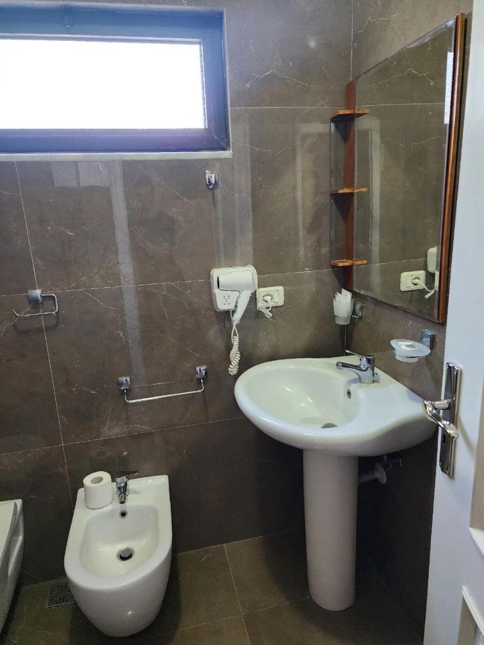 Hotel Maren Durrës Chambre photo